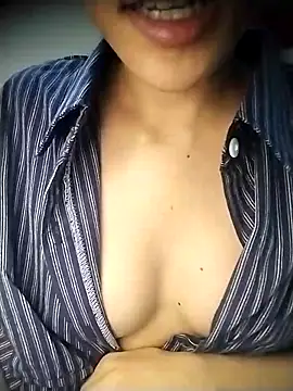 Snapshot of Miyumi1137 chatting on April 2026 01:41:01 PM Miyumi1137 online show from April 2026 01:41:01 PM