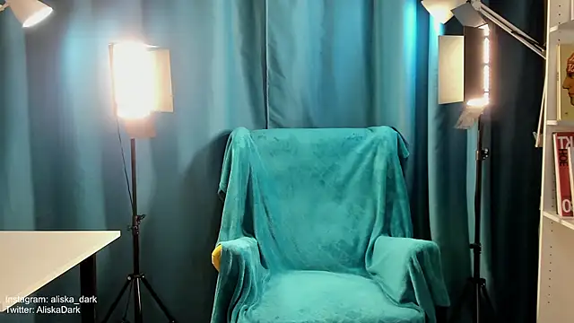 aaliska dark online show from April 2026 02:14:02 PM