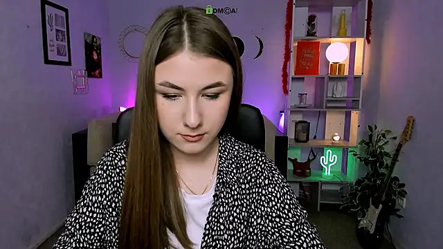 luna wisper online show from April 2026 01:20:01 PM