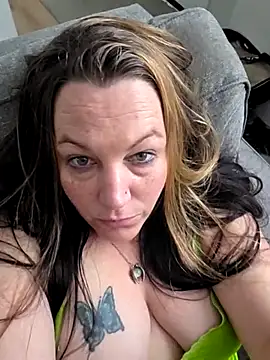 Queenemerald online show from July 2026 05:06:01 PM