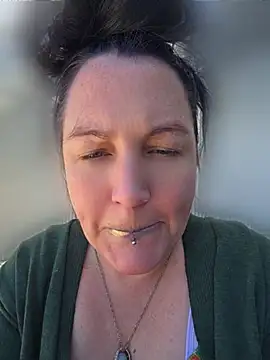 Queenemerald online show from July 2026 08:00:02 PM