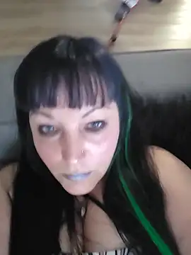 Queenemerald online show from July 2026 06:44:01 PM