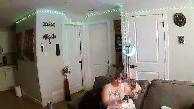 Queenemerald online show from July 2026 09:56:02 PM