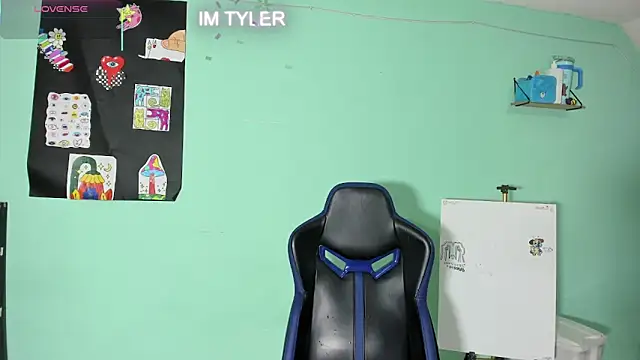 TYLERhHOT2005 online show from April 2026 03:44:02 AM