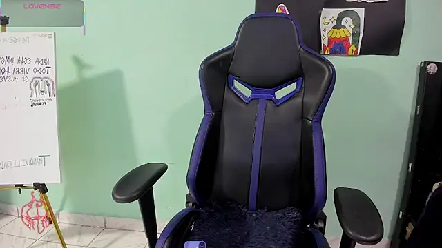 TYLERhHOT2005 online show from May 2026 07:21:01 PM