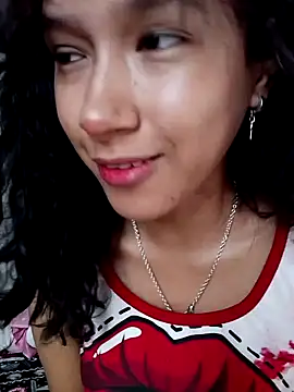 Snapshot of Yi_Uzi chatting on May 2026 02:35:02 PM Yi Uzi online show from May 2026 02:35:02 PM