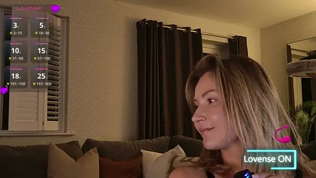 Snapshot of WhereisAlice chatting on March 2026 01:49:02 AM WhereisAlice online show from March 2026 01:49:02 AM