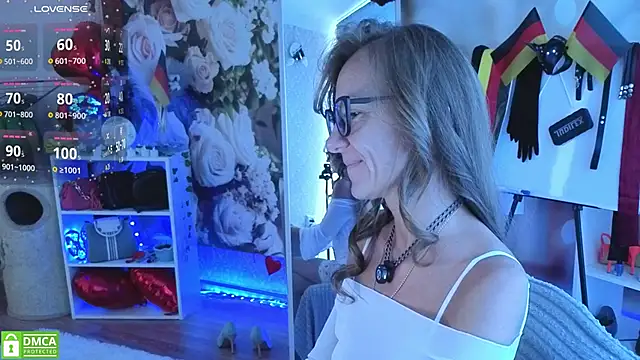 jesica mooonn online show from June 2026 04:17:01 AM