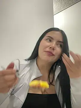 Snapshot of Cami_olarte chatting on April 2026 12:35:02 AM Cami olarte online show from April 2026 12:35:02 AM