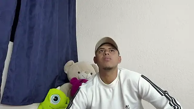 Snapshot of Zaym_Liam chatting on March 2026 12:10:02 AM Zaym Liam online show from March 2026 12:10:02 AM