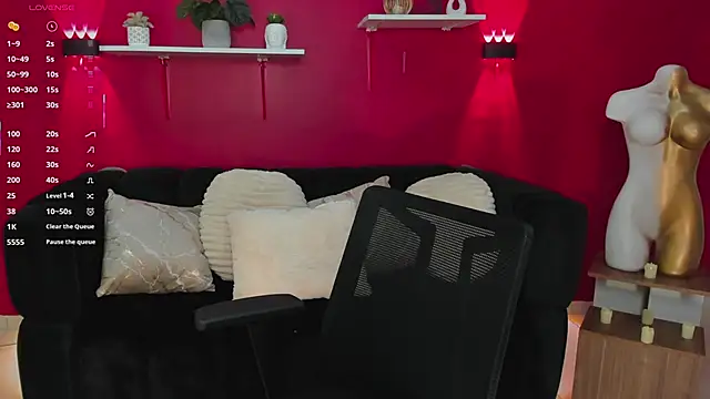 Sofia Velvetx online show from April 2026 01:13:01 PM