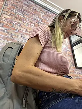 AlanaBrunetteX X online show from May 2026 11:47:01 PM