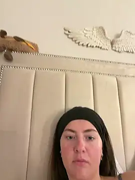 Snapshot of LolaSkyee chatting on April 2026 06:57:01 AM LolaSkyee online show from April 2026 06:57:01 AM