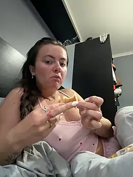 LolaSkyee online show from June 2026 06:26:02 AM