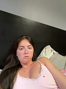 LolaSkyee online show from June 2026 06:27:01 AM