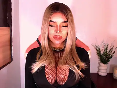 CyraHasABigCock online show from May 2026 04:47:01 PM