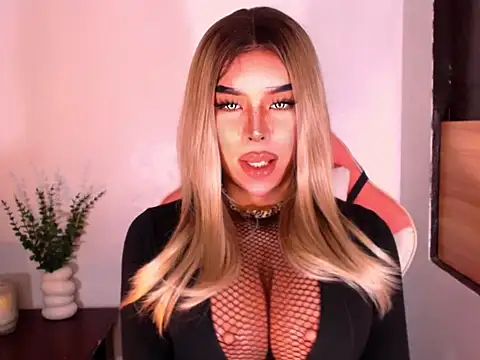 CyraHasABigCock online show from May 2026 01:57:16 AM