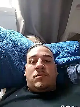 Snapshot of GuiiPP chatting on April 2026 07:41:01 PM GuiiPP online show from April 2026 07:41:01 PM