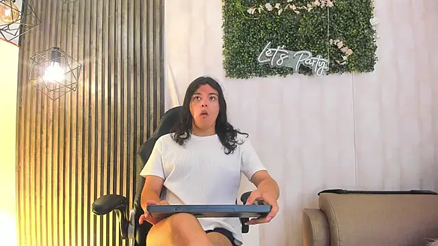LexyNova  online show from April 2026 06:25:01 PM