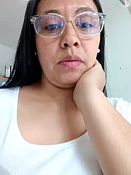 Snapshot of Violeta--7 chatting on April 2026 01:47:01 PM Violeta--7 online show from April 2026 01:47:01 PM