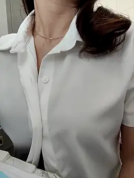 Snapshot of Easyly0 chatting on March 2026 09:21:02 AM Easyly0 online show from March 2026 09:21:02 AM