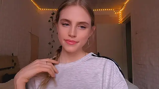 EveCoutch online show from April 2026 12:06:02 PM