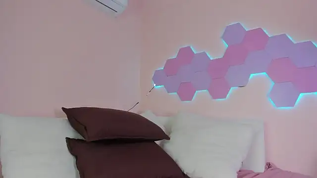 Anne Millerr online show from June 2026 11:46:01 AM