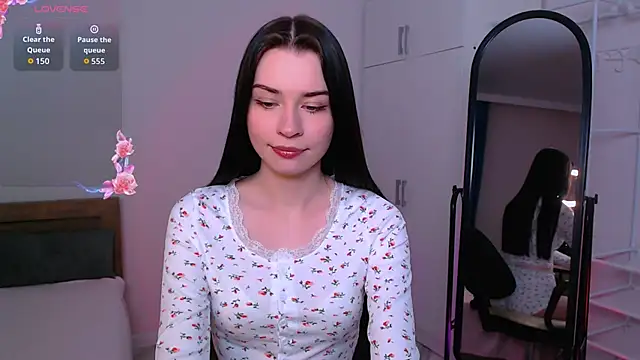 Tina Charm online show from May 2026 06:31:02 PM