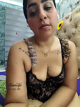 Snapshot of val_eria chatting on April 2026 03:20:02 AM val eria online show from April 2026 03:20:02 AM