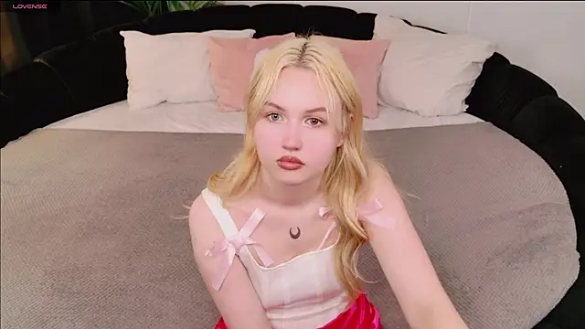 Snapshot of Lilly_Eyes chatting on May 2026 02:25:01 PM Lilly Eyes online show from May 2026 02:25:01 PM