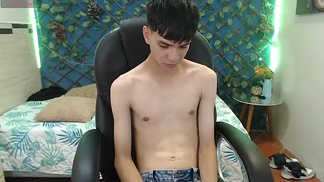 Snapshot of maxim_rod chatting on April 2026 03:45:02 AM maxim rod online show from April 2026 03:45:02 AM