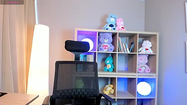 Saphyralux online show from May 2026 09:30:02 PM