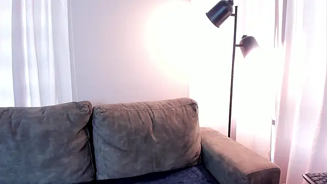 Saphyralux online show from May 2026 09:46:01 PM
