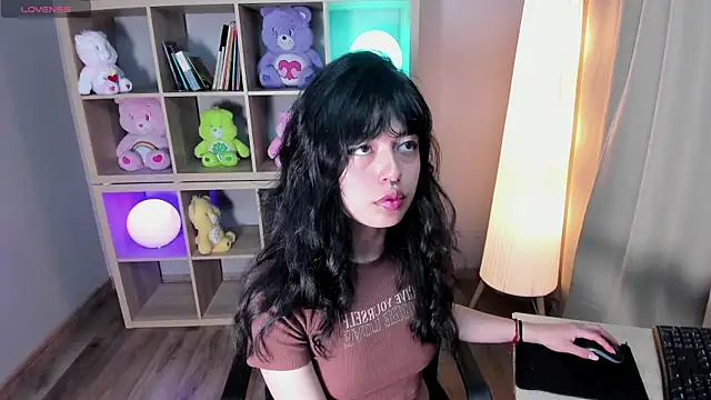 Saphyralux online show from June 2026 09:49:02 PM