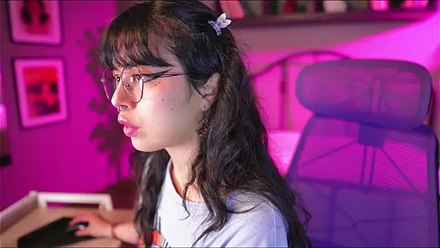 Saphyralux online show from July 2026 08:44:02 PM