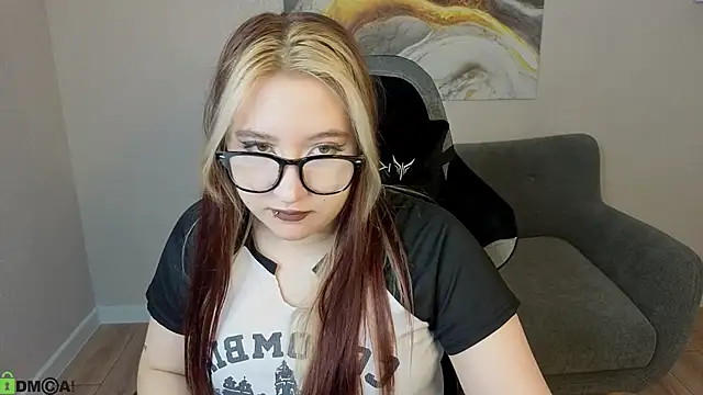 Luna Host online show from May 2026 01:22:02 AM
