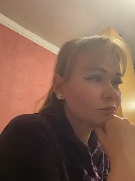 Kirasweetlove online show from May 2026 07:51:02 PM