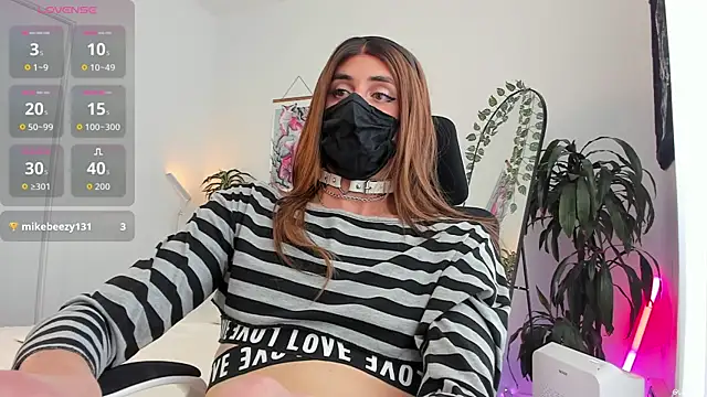 LilyReina online show from June 2026 06:54:02 PM
