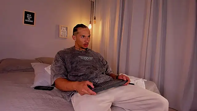 dominik drake online show from April 2026 12:53:02 PM