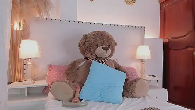 madisson  Stone online show from June 2026 10:52:01 PM