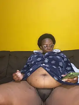Snapshot of BoobsQueeen chatting on June 2026 01:00:02 AM BoobsQueeen online show from June 2026 01:00:02 AM