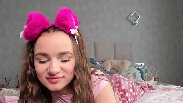 AlinaLuxxx online show from April 2026 01:02:02 PM