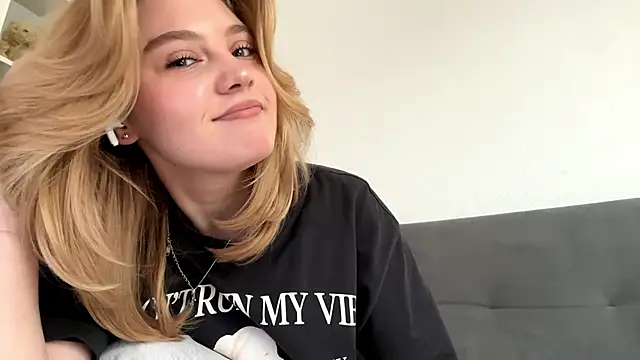 Delia cute online show from March 2026 12:16:01 PM