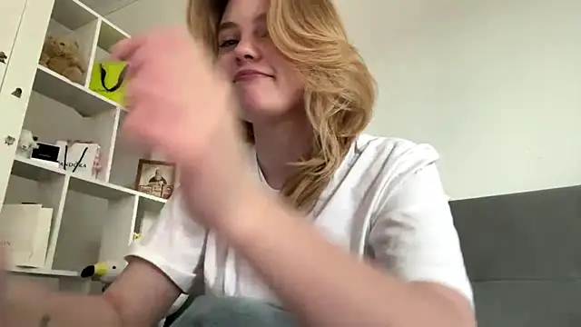 Delia cute online show from April 2026 12:46:02 PM