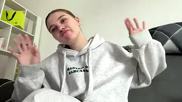 Delia cute online show from April 2026 12:42:01 PM