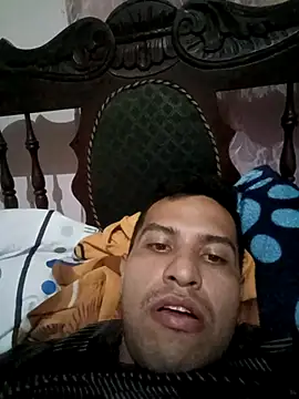 Snapshot of Julian411 chatting on March 2026 09:15:01 PM Julian411 online show from March 2026 09:15:01 PM