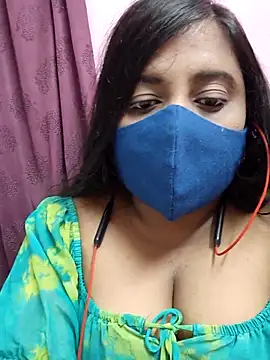Tami-sonia online show from May 2026 06:04:01 PM