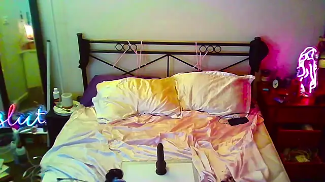 courtney1982 online show from May 2026 09:05:02 AM