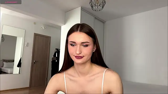 HallieHollo online show from May 2026 11:07:01 AM