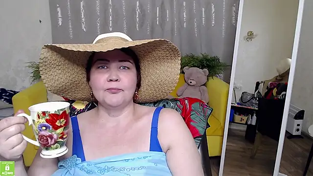 QUEEN02030 online show from May 2026 12:14:02 PM